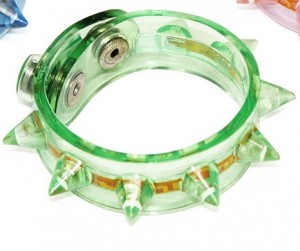 PULSERA CON PICOS PLASTICO - NO PRENDE LA LUZ